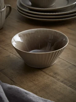 Akia Dinnerware