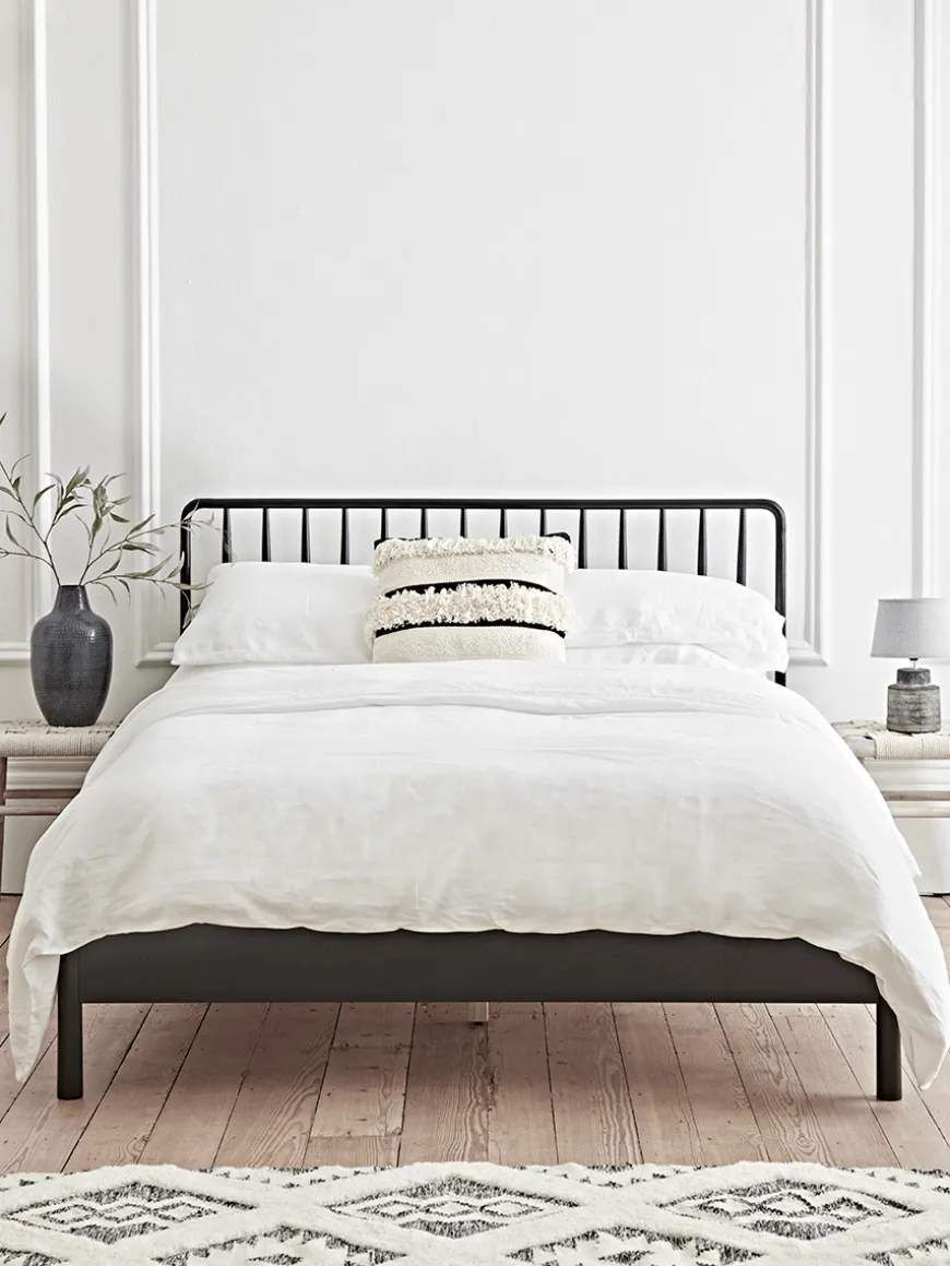 Bergen Oak Kingsize Bed - Black