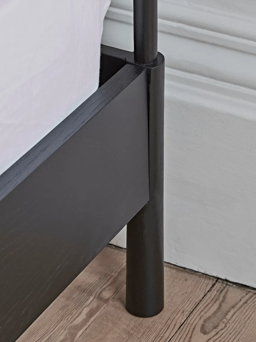 Bergen Oak Kingsize Bed - Black