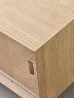 Chevron Oak Media Unit