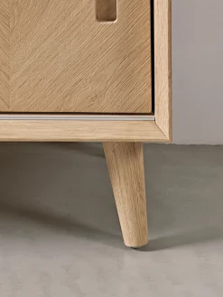 Chevron Oak Media Unit