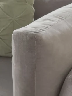 Dinan Loveseat