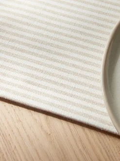 Four Cosette Placemats