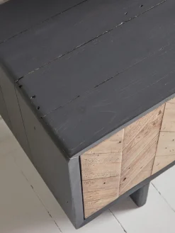 Hollis Media Unit