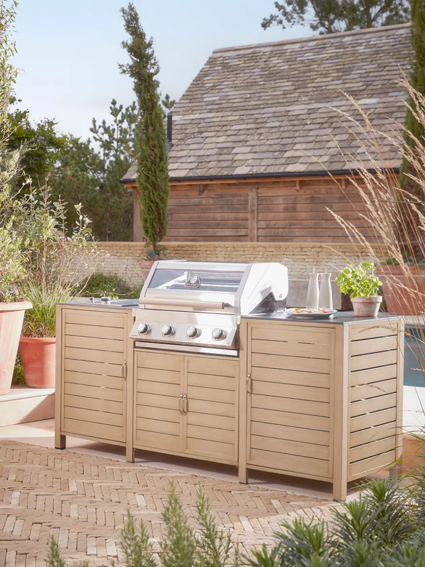 Long Island BBQ & Integrated Storage Cabinet - 4 Burner