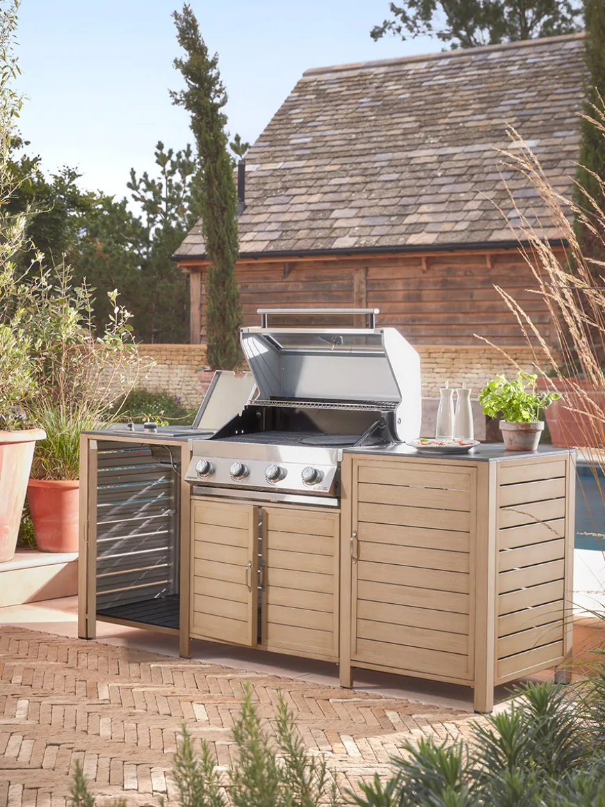 Long Island BBQ & Integrated Storage Cabinet - 4 Burner