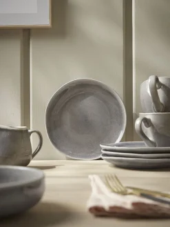 Meja Dinnerware