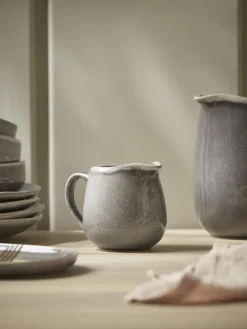 Meja Dinnerware