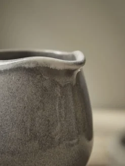 Meja Dinnerware