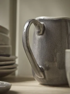 Meja Dinnerware