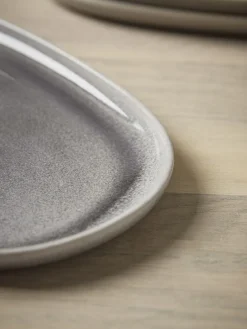 Meja Dinnerware