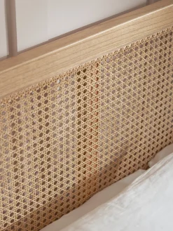 Mia Bed