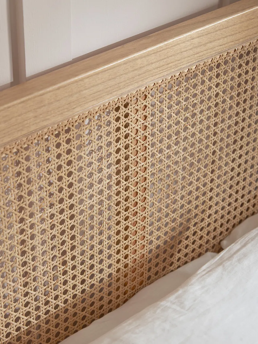 Mia Bed