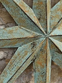 Outdoor Distressed Compass