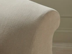 Reine Loveseat