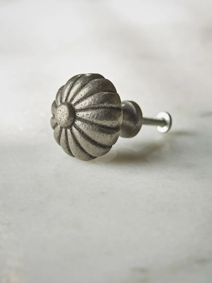Scalloped Knob - Cast Iron