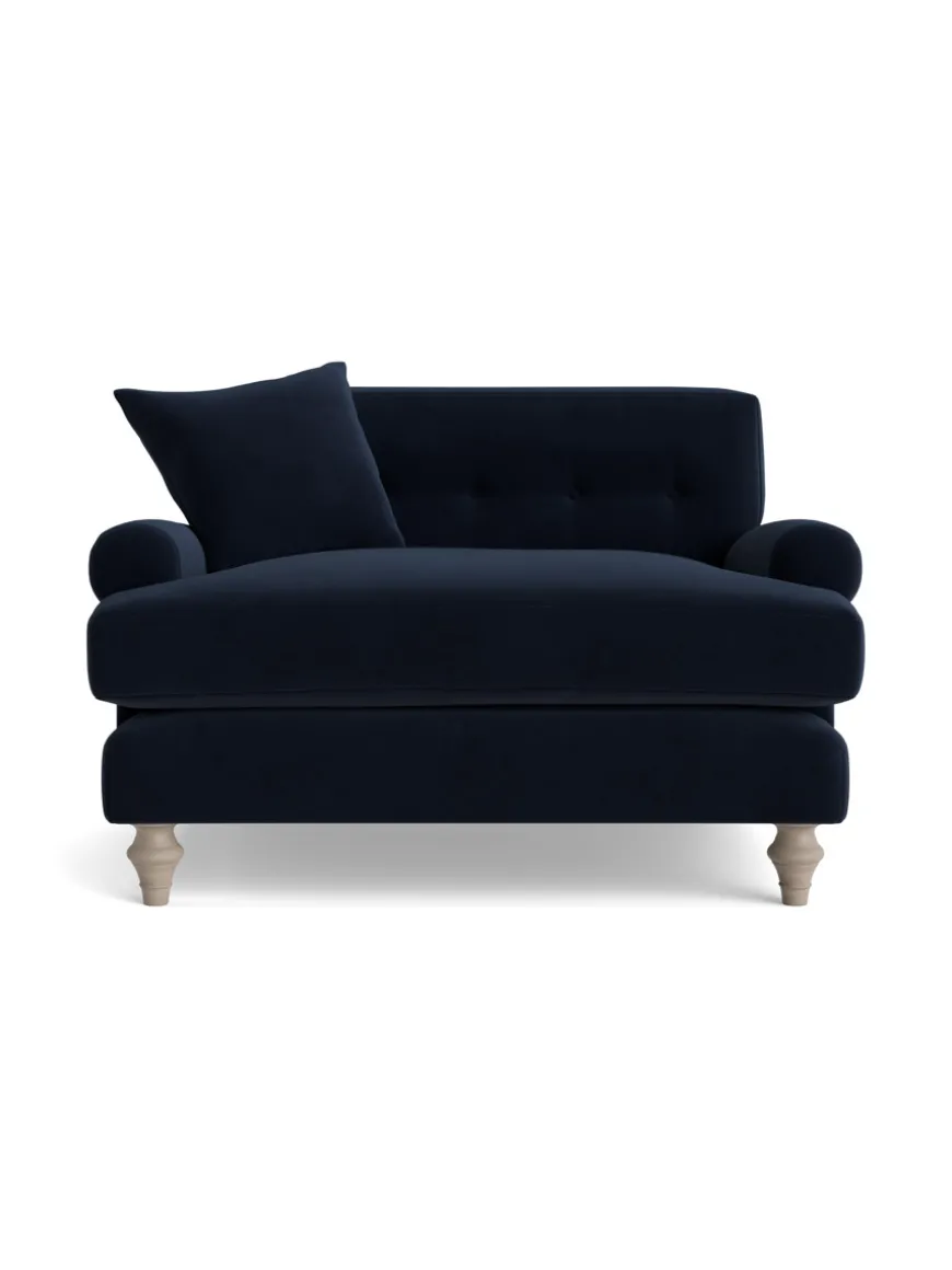 Visby Loveseat