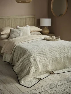 Yvoire Throw