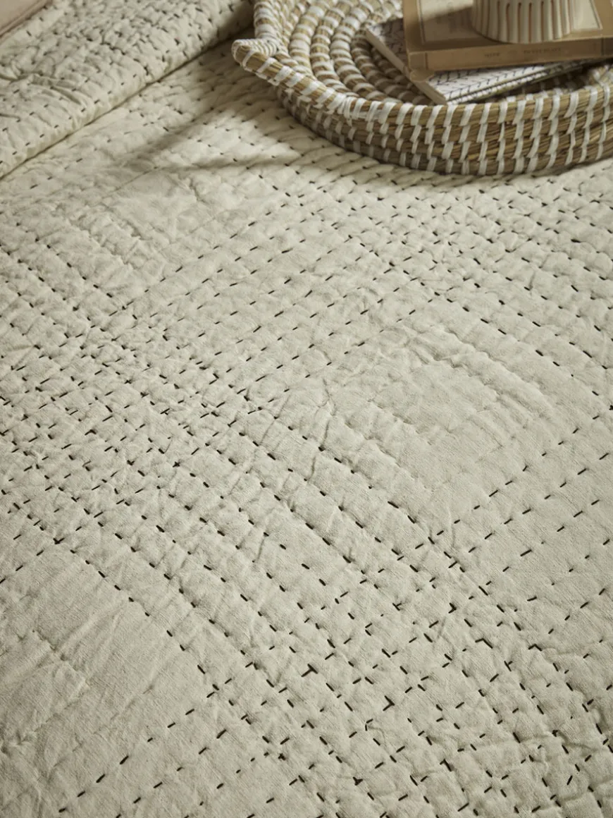 Yvoire Throw